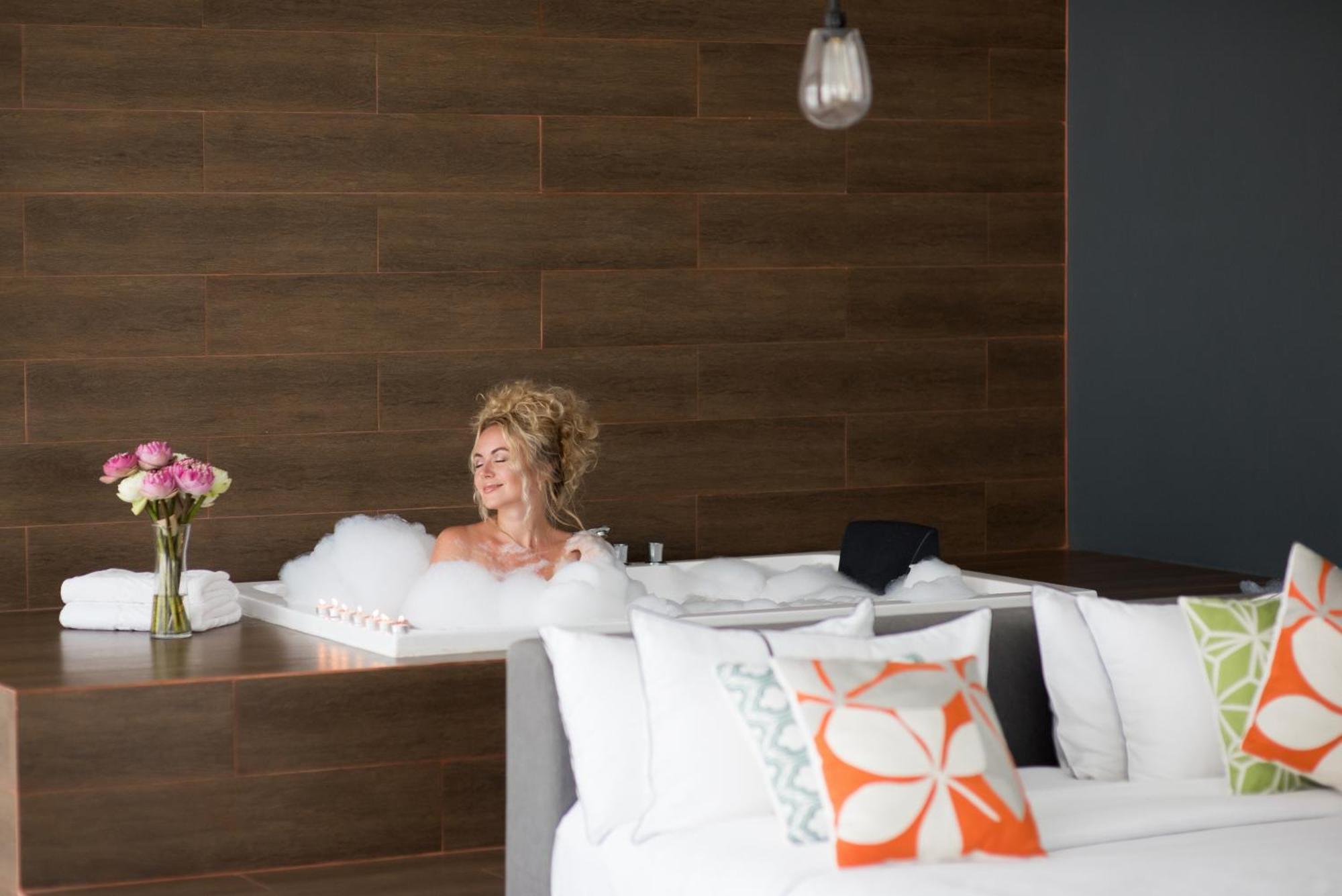 White Boutique Hotel And Residences Preăh Sihanŭk Zewnętrze zdjęcie